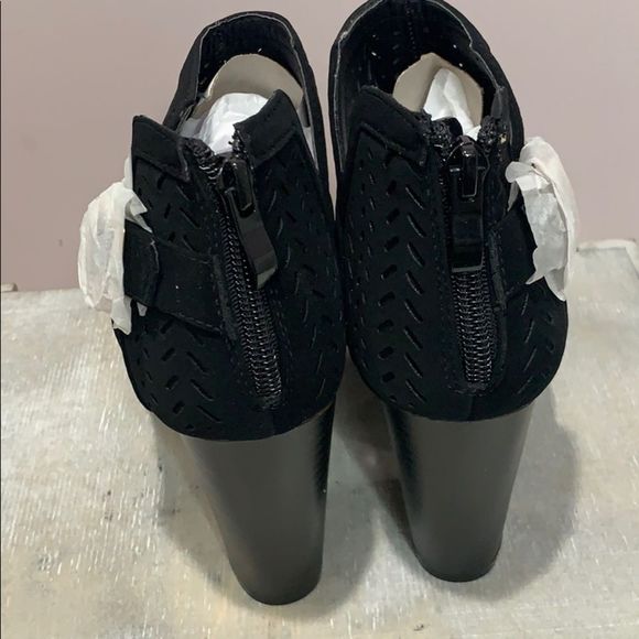 TOP Moda Heeled Bootie NIB - Picture 4 of 8